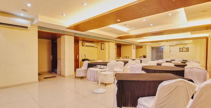Treebo Trend Hotel Parker Ahmedabad Luaran gambar