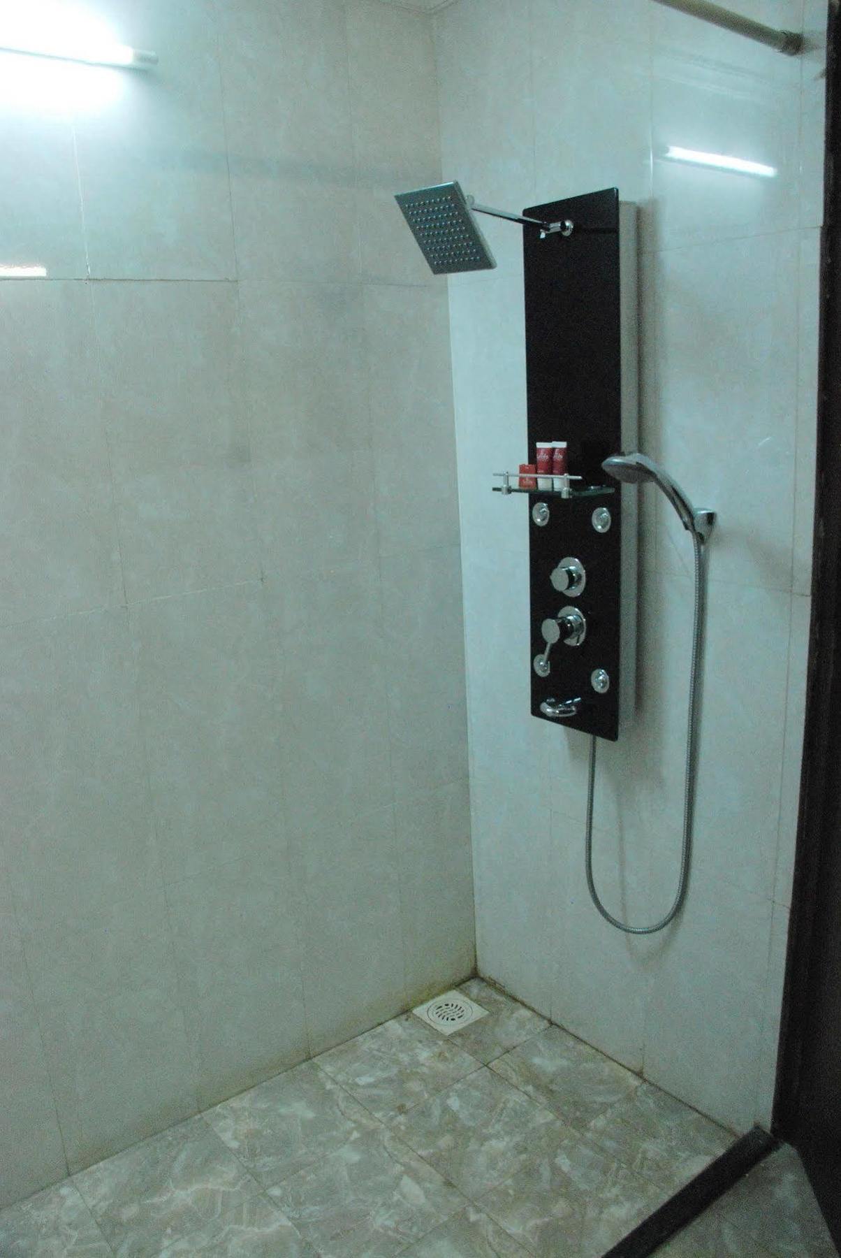 Treebo Trend Hotel Parker Ahmedabad Luaran gambar