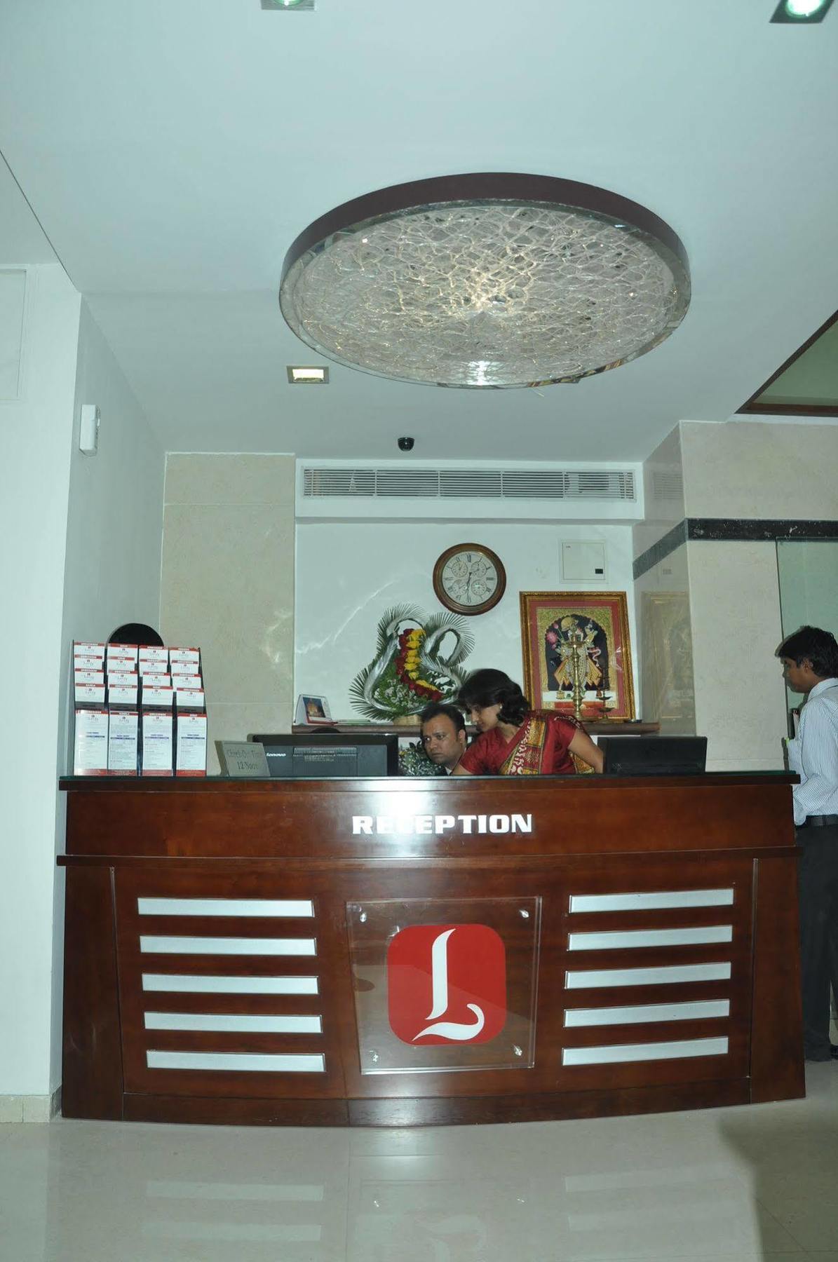 Treebo Trend Hotel Parker Ahmedabad Luaran gambar