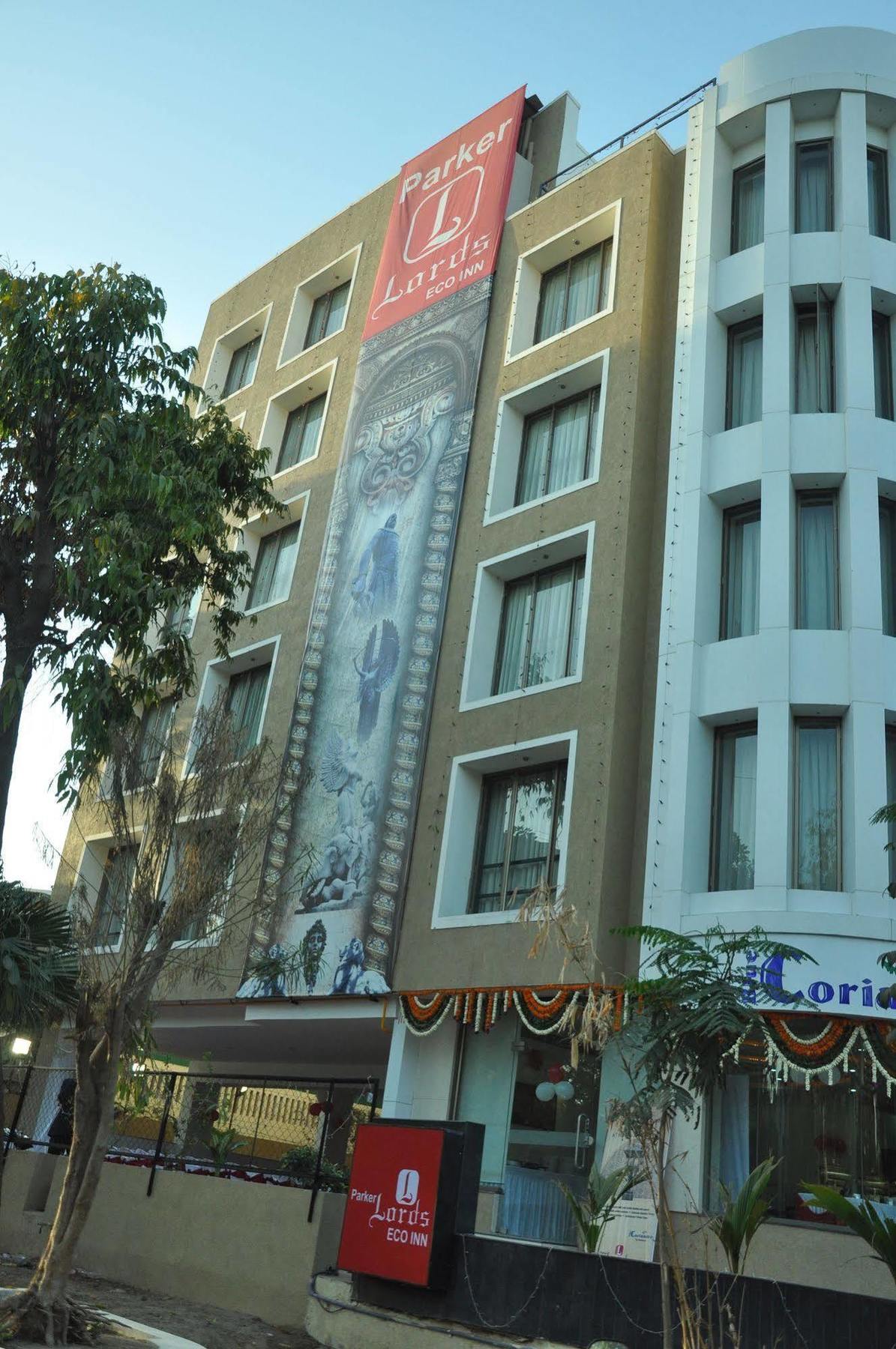 Treebo Trend Hotel Parker Ahmedabad Luaran gambar