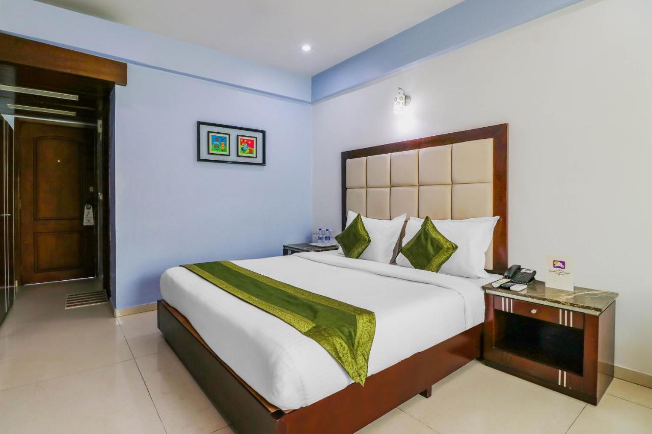 Treebo Trend Hotel Parker Ahmedabad Luaran gambar
