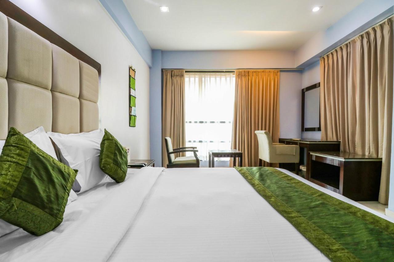 Treebo Trend Hotel Parker Ahmedabad Luaran gambar