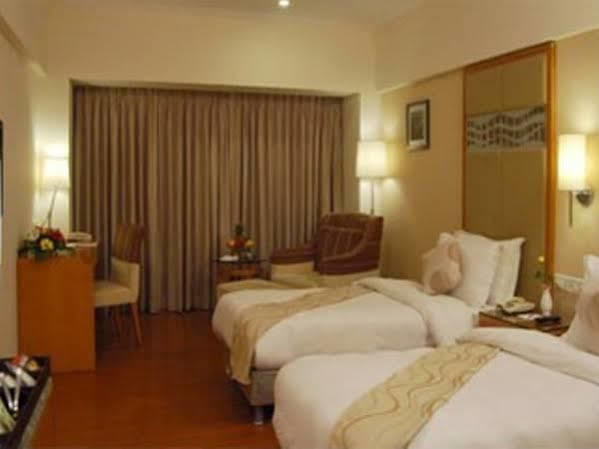 Treebo Trend Hotel Parker Ahmedabad Luaran gambar